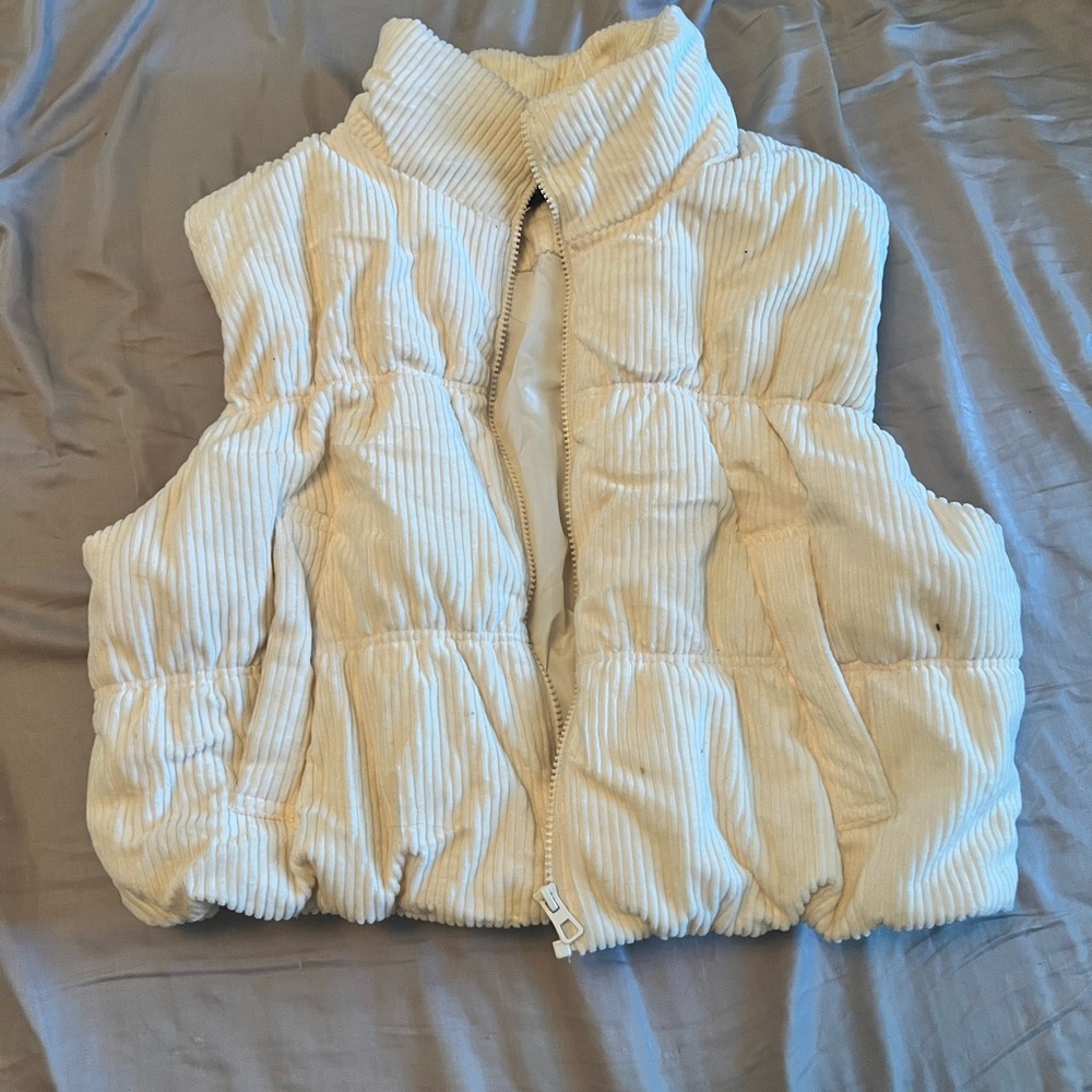 Puffy cropped vest
